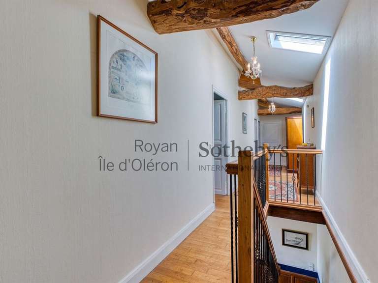 Maison Saint-Dizant-du-Gua - 5 chambres - 246m²