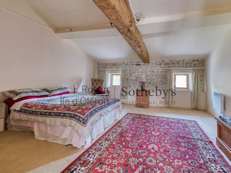 Maison Saint-Dizant-du-Gua - 5 chambres - 246m²