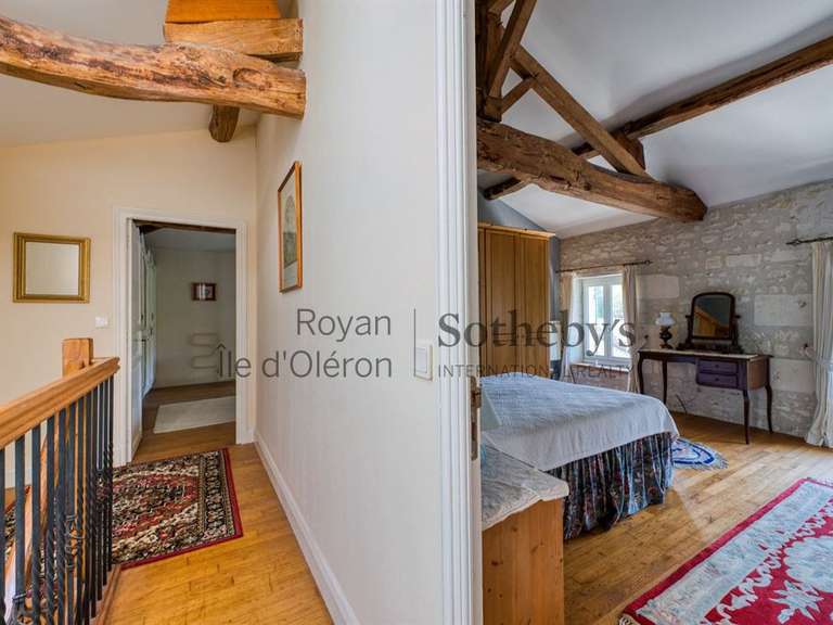 Maison Saint-Dizant-du-Gua - 5 chambres - 246m²