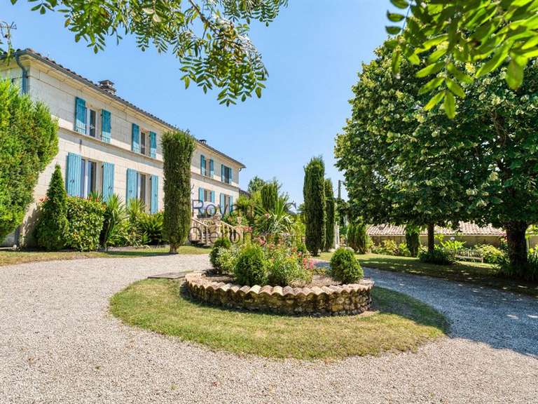 Maison Saint-Dizant-du-Gua - 5 chambres - 246m²