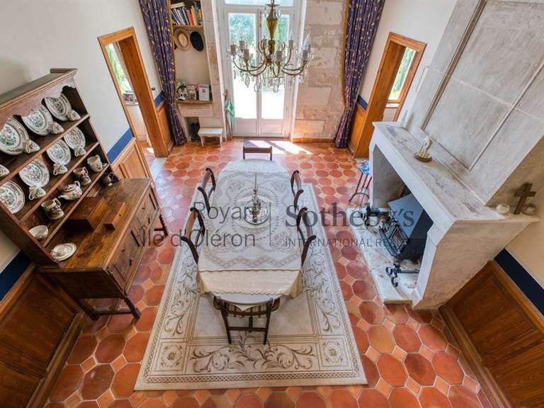 Maison Saint-Dizant-du-Gua - 5 chambres - 246m²