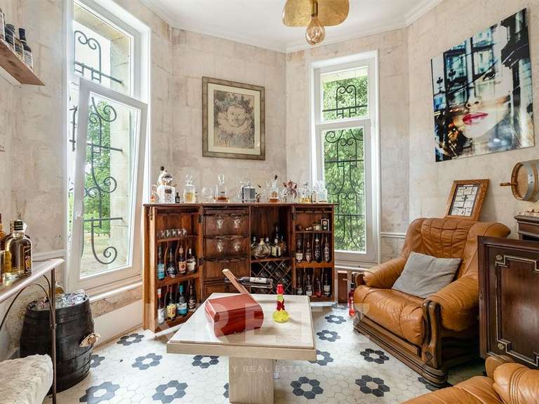 Castle Saint-Estèphe - 8 bedrooms - 600m²