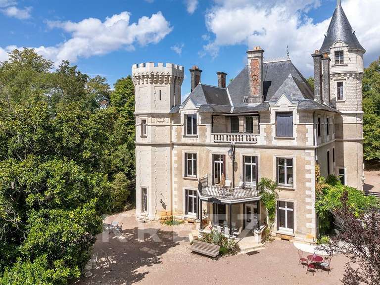 Castle Saint-Estèphe - 8 bedrooms - 600m²