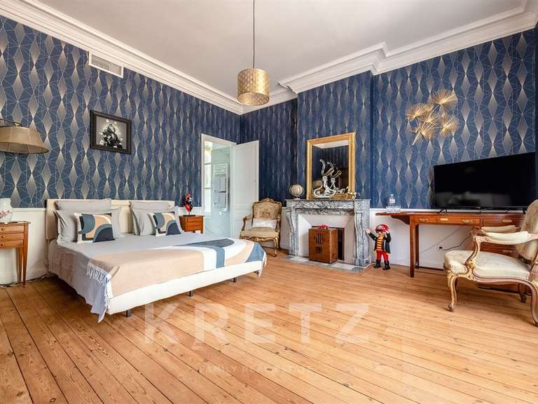 Castle Saint-Estèphe - 8 bedrooms - 600m²