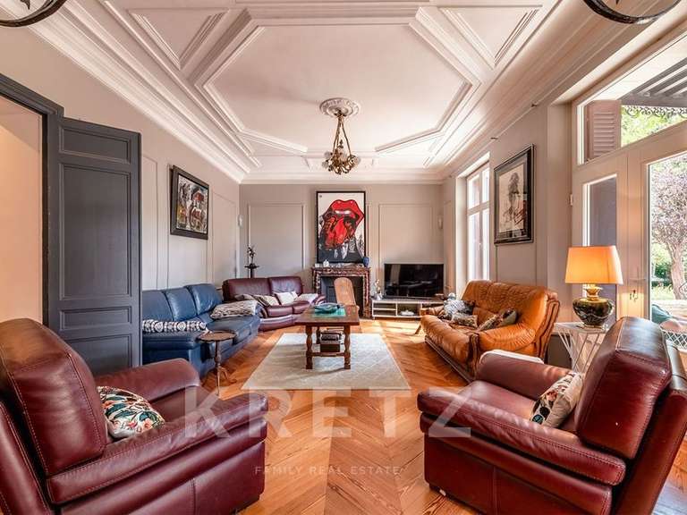Castle Saint-Estèphe - 8 bedrooms - 600m²