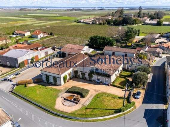 Domaine viticole Saint-Estèphe - 4 chambres - 430m²