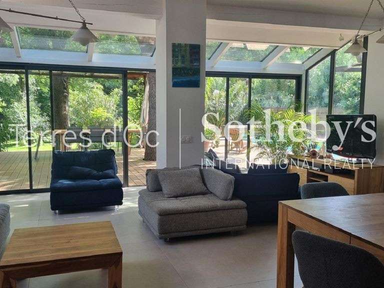 Maison Saint-Estève - 6 chambres - 226m²