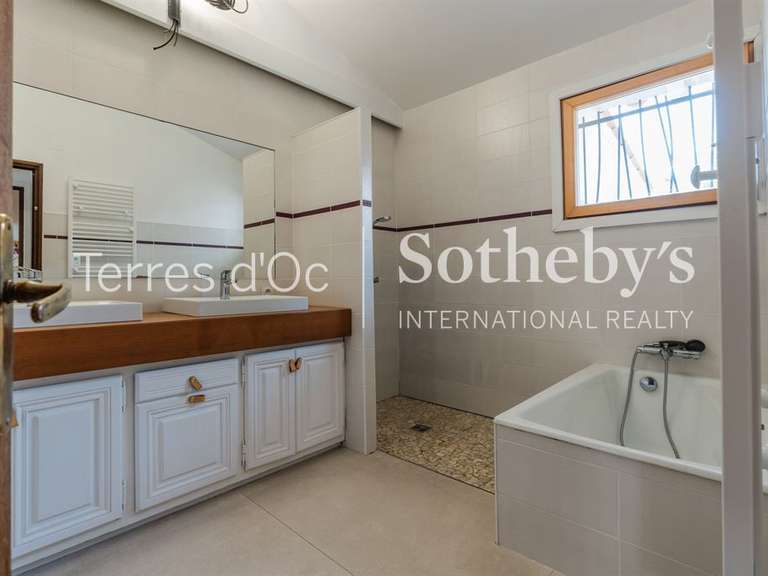 Maison Saint-Estève - 6 chambres - 226m²