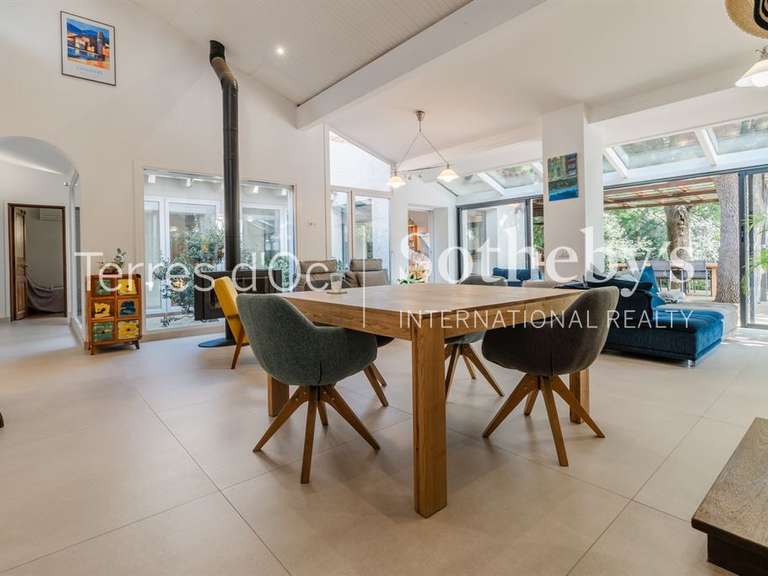 Maison Saint-Estève - 6 chambres - 226m²