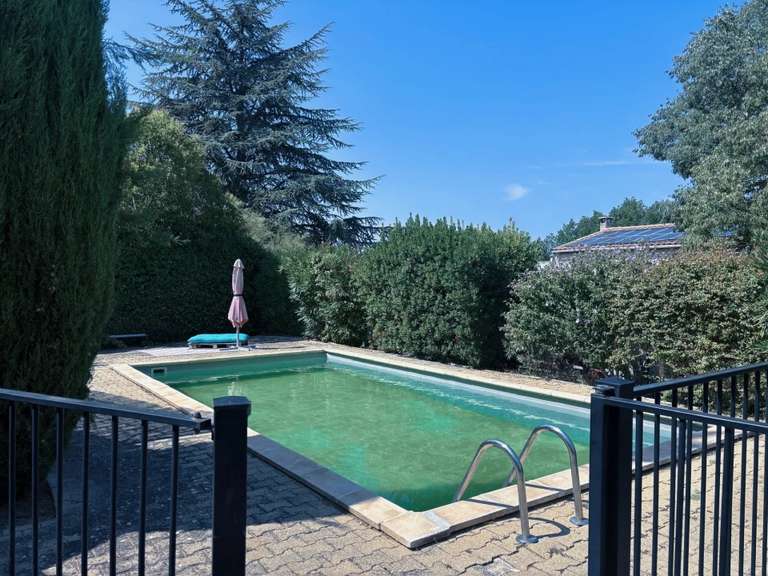 Villa Saint-Estève-Janson - 5 chambres - 147m²
