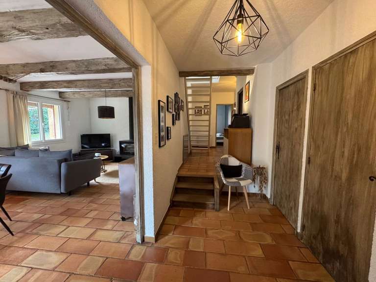 Villa Saint-Estève-Janson - 5 chambres - 147m²