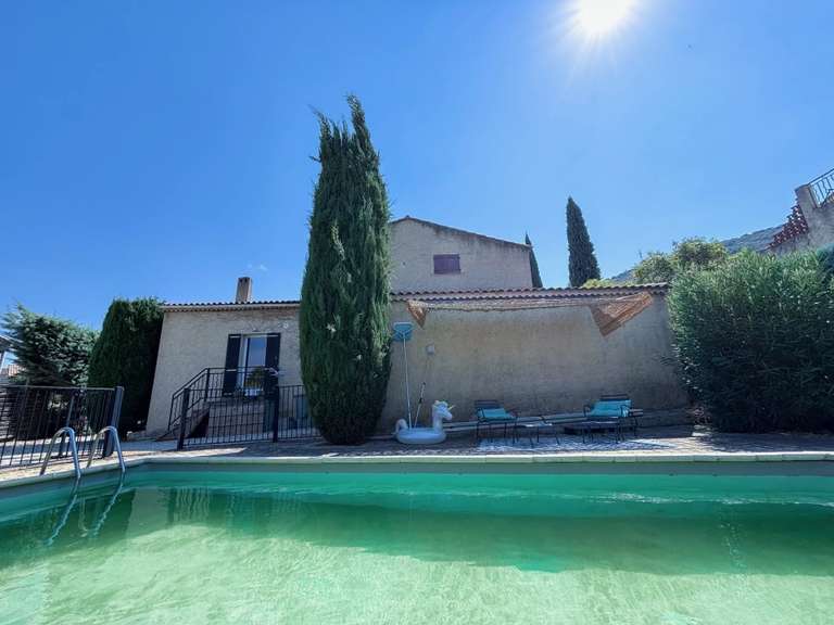 Villa Saint-Estève-Janson - 5 chambres - 147m²