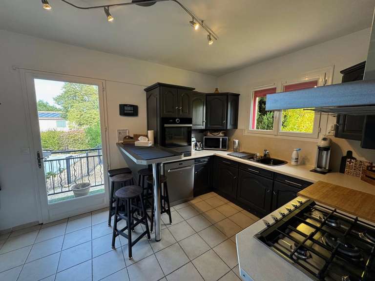 Villa Saint-Estève-Janson - 5 chambres - 147m²