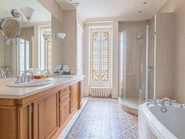 Appartement Saint-Étienne - 5 chambres - 544m²