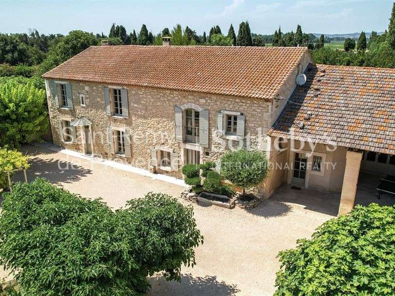 Maison Saint-Étienne-du-Grès - 9 chambres - 495m²