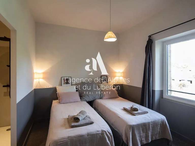 Maison Saint-Étienne-du-Grès - 4 chambres - 2000m²