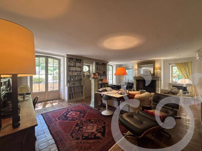 Maison Saint-Étienne-du-Grès - 193m²