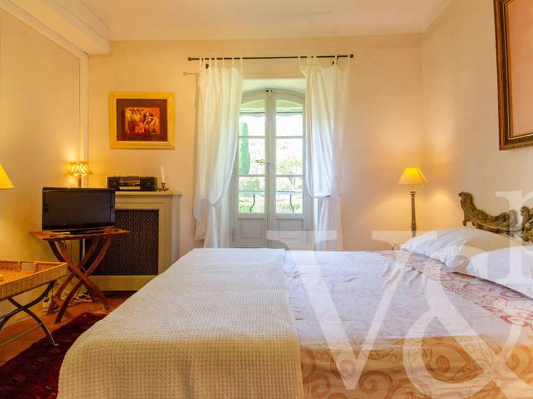 Maison Saint-Étienne-du-Grès - 193m²