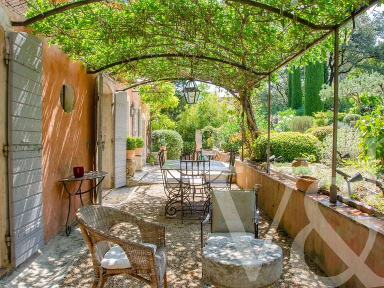 Maison Saint-Étienne-du-Grès - 193m²