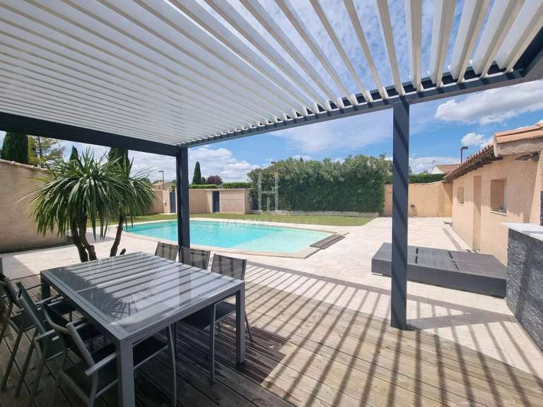 Maison Saint-Étienne-du-Grès - 3 chambres - 250m²