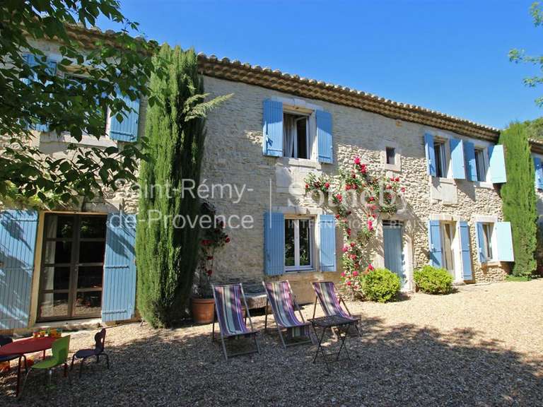 Propriété Saint-Étienne-du-Grès - 7 chambres - 400m²