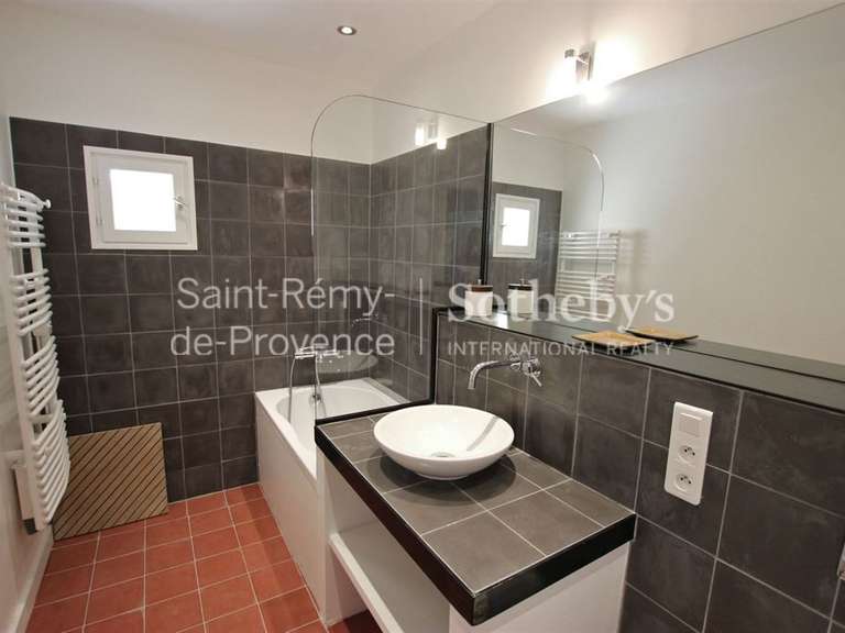 Propriété Saint-Étienne-du-Grès - 7 chambres - 400m²