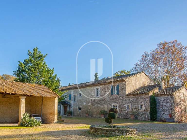 Propriété Saint-Étienne-du-Grès - 10 chambres - 520m²