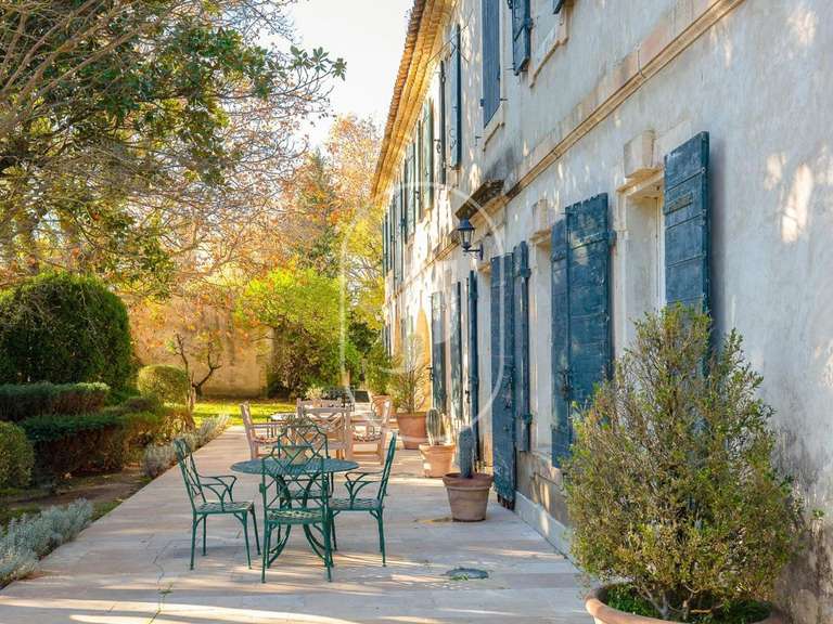 Propriété Saint-Étienne-du-Grès - 10 chambres - 520m²