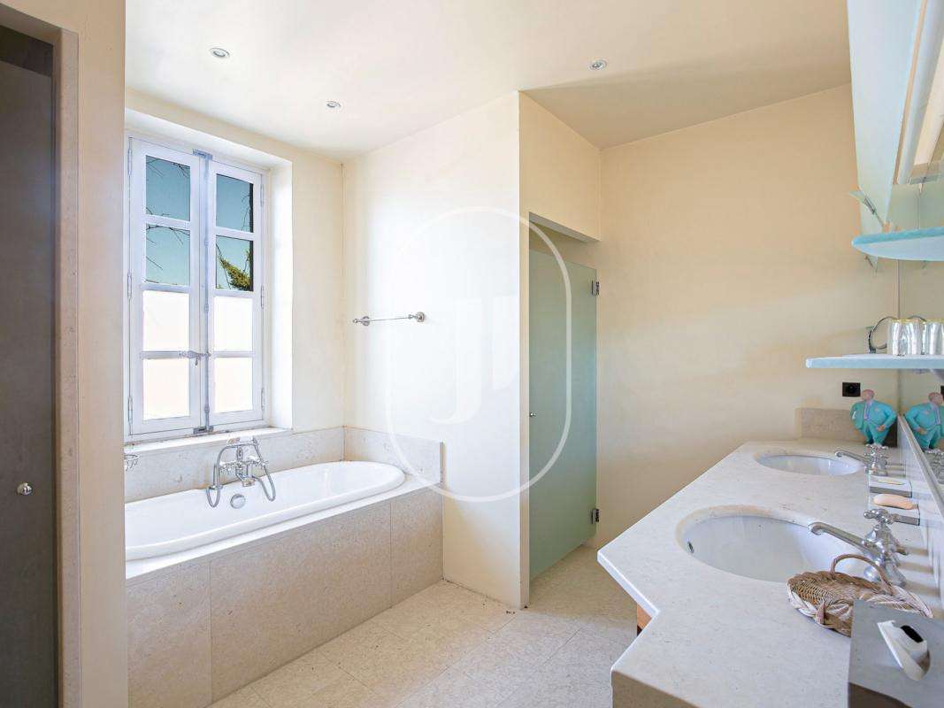 Property Saint-Étienne-du-Grès