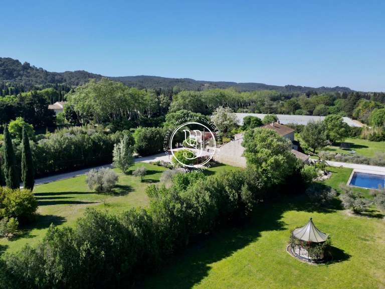 Villa Saint-Étienne-du-Grès - 10 bedrooms - 495m²