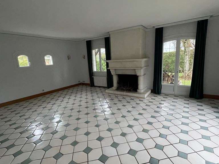 Maison Saint-Étienne-du-Rouvray - 6 chambres - 292m²