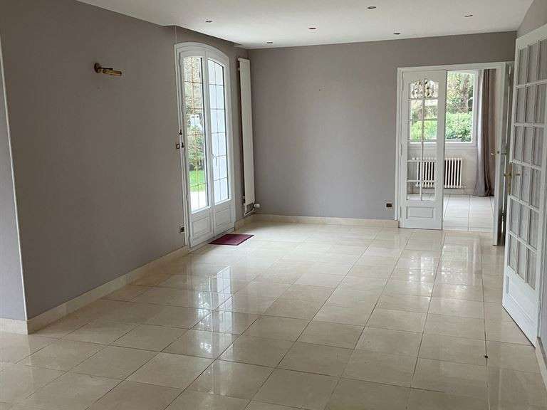 Maison Saint-Étienne-du-Rouvray - 6 chambres - 292m²