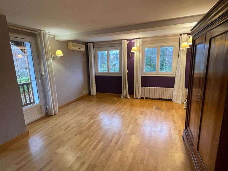 Maison Saint-Étienne-du-Rouvray - 6 chambres - 292m²