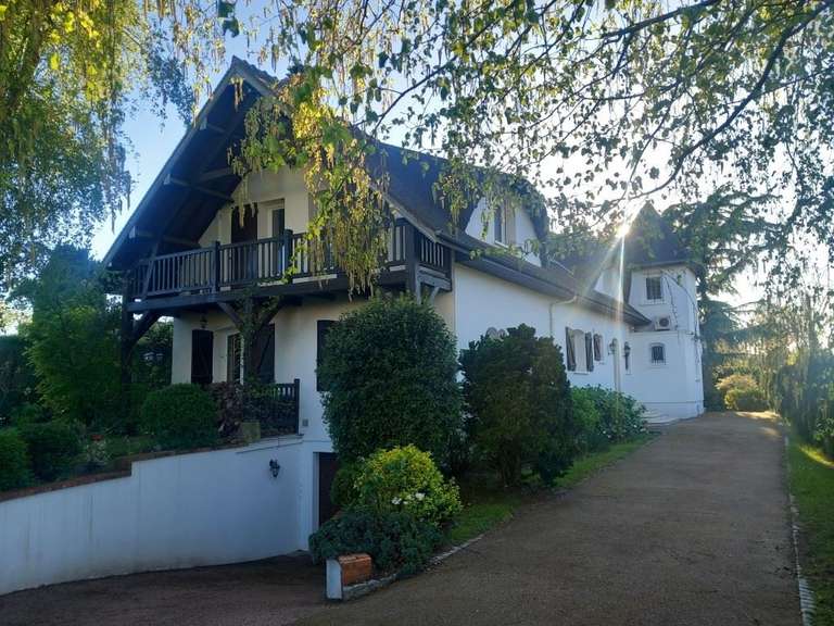 Maison Saint-Étienne-du-Rouvray - 6 chambres - 292m²