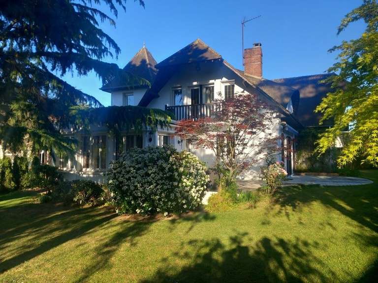 Maison Saint-Étienne-du-Rouvray - 6 chambres - 292m²
