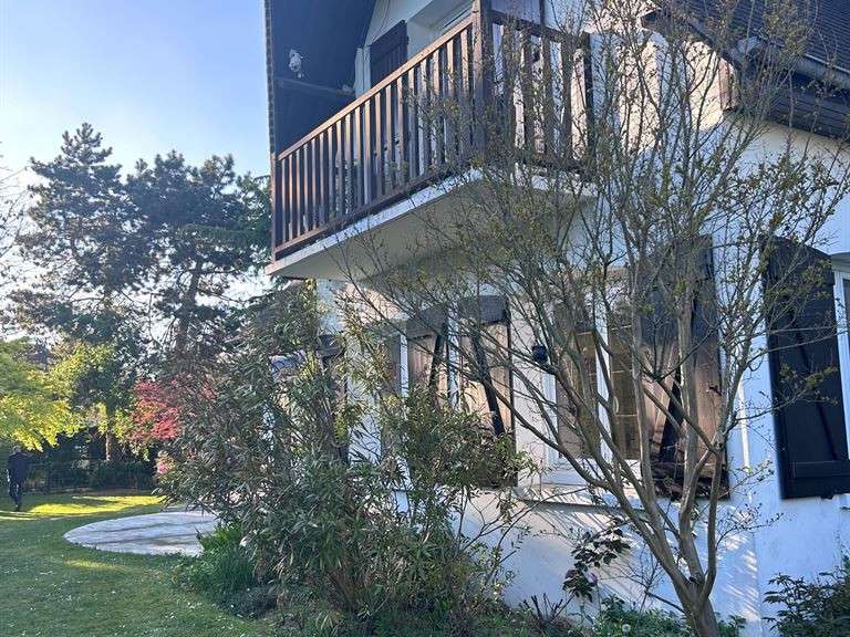 Maison Saint-Étienne-du-Rouvray - 6 chambres - 292m²