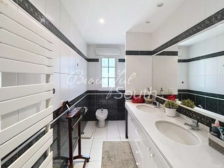 Villa Saint-Féliu-d'Avall - 5 chambres - 315m²