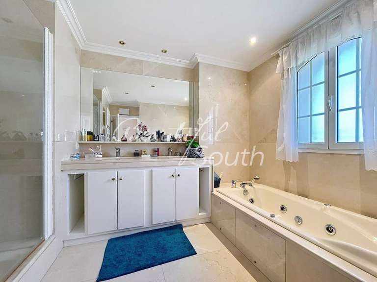 Villa Saint-Féliu-d'Avall - 5 chambres - 315m²