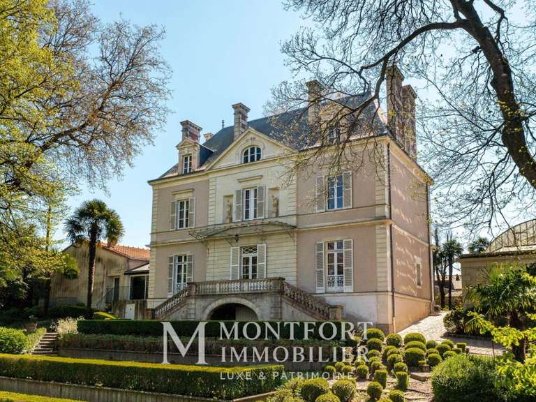Maison Saint-Fiacre-sur-Maine - 8 chambres - 477m²