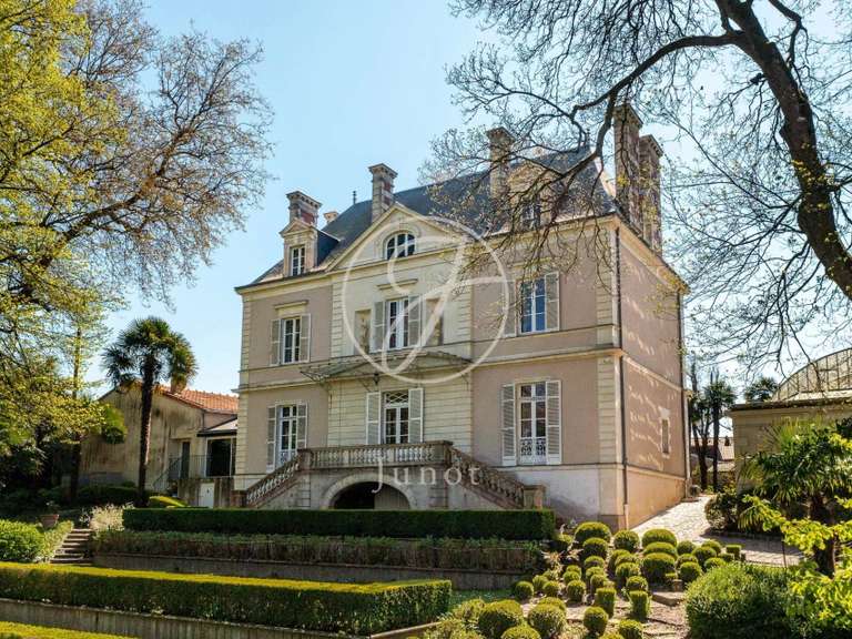 Maison Saint-Fiacre-sur-Maine - 8 chambres - 477m²