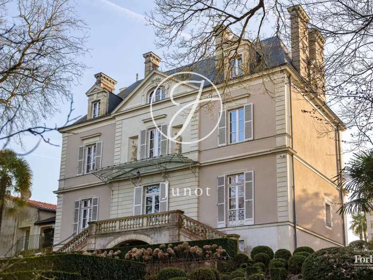 Maison Saint-Fiacre-sur-Maine - 8 chambres - 477m²