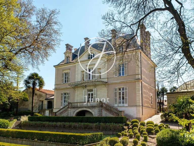 Maison Saint-Fiacre-sur-Maine - 8 chambres - 477m²