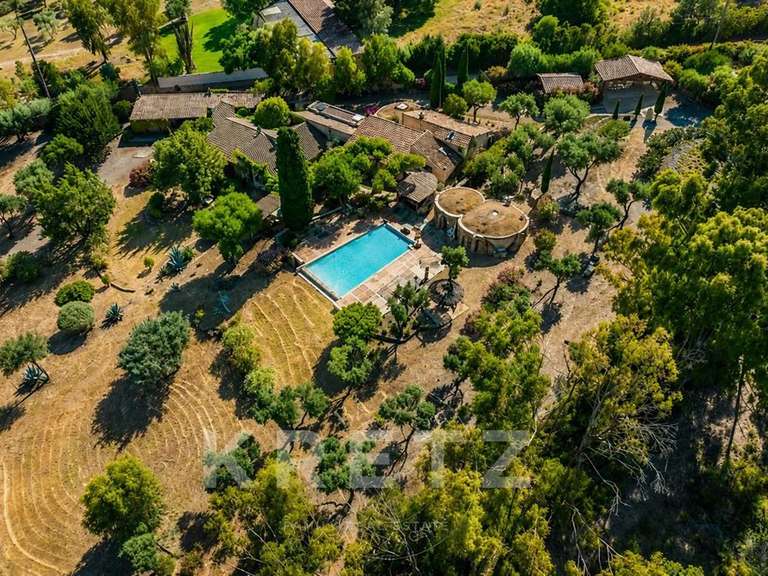 Propriété Saint-Florent - 8 chambres - 600m²
