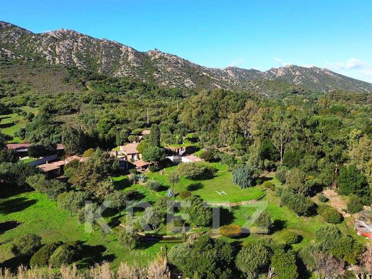 Propriété Saint-Florent - 8 chambres - 600m²