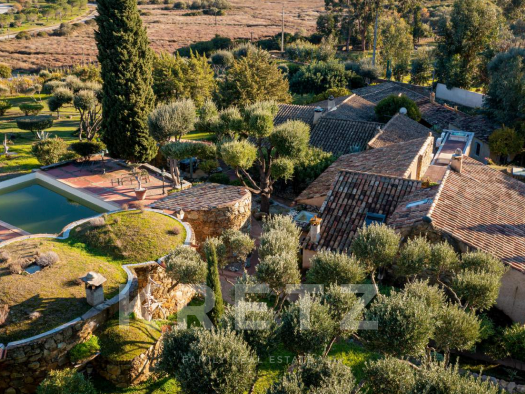 Propriété Saint-Florent - 8 chambres - 600m²