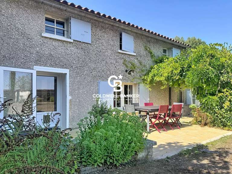 House Saint-Fort-sur-le-Né - 4 bedrooms - 379m²