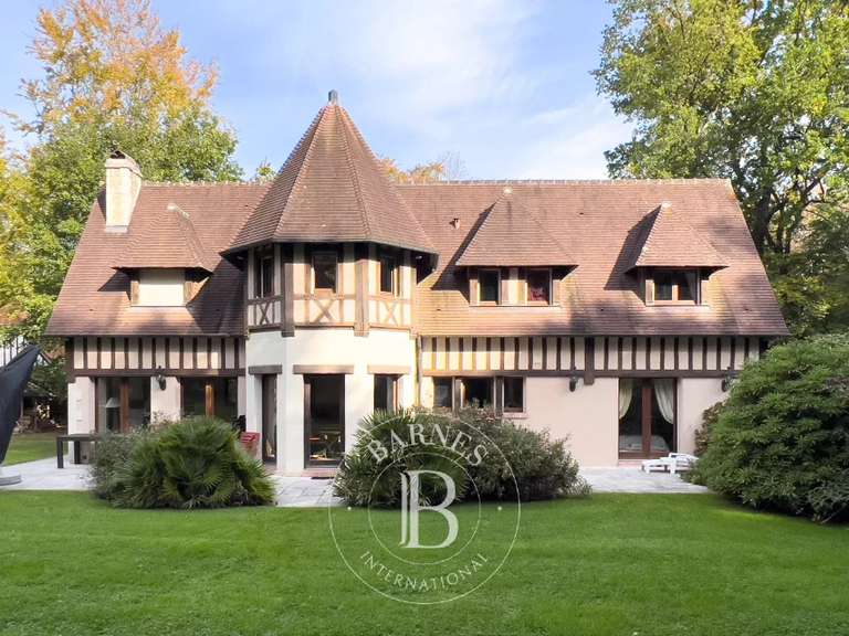 Maison Saint-Gatien-des-Bois - 5 chambres - 240m²