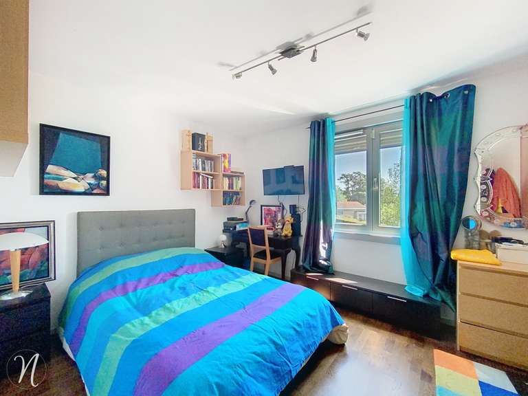 Maison Saint-Genest-Lerpt - 4 chambres - 280m²