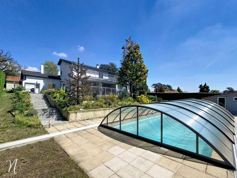 Maison Saint-Genest-Lerpt - 4 chambres - 280m²