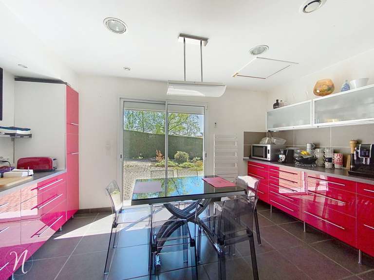 Maison Saint-Genest-Lerpt - 4 chambres - 280m²